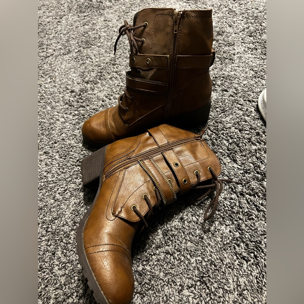 Heeler combat boots